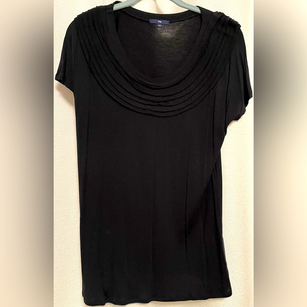 Short-sleeve Gap top, L